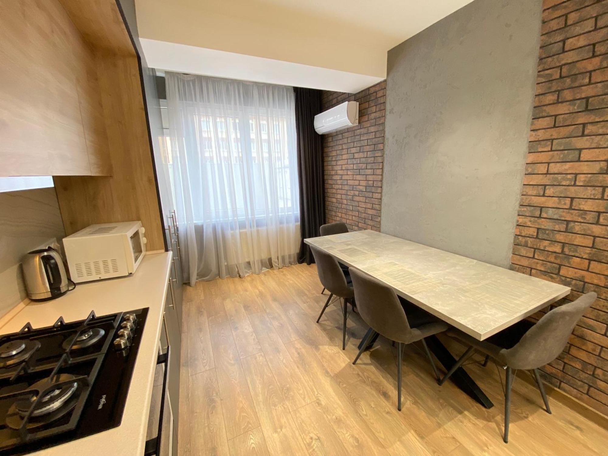 Rentnow Large And Cozy Apartment In The Center, Parking Chişinau Exteriör bild