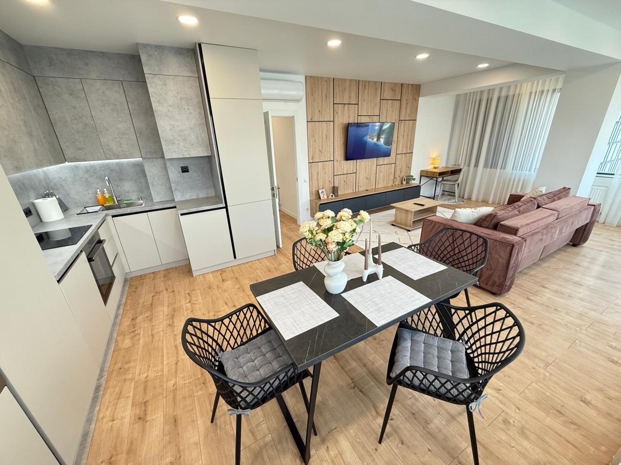 Rentnow Large And Cozy Apartment In The Center, Parking Chişinau Exteriör bild