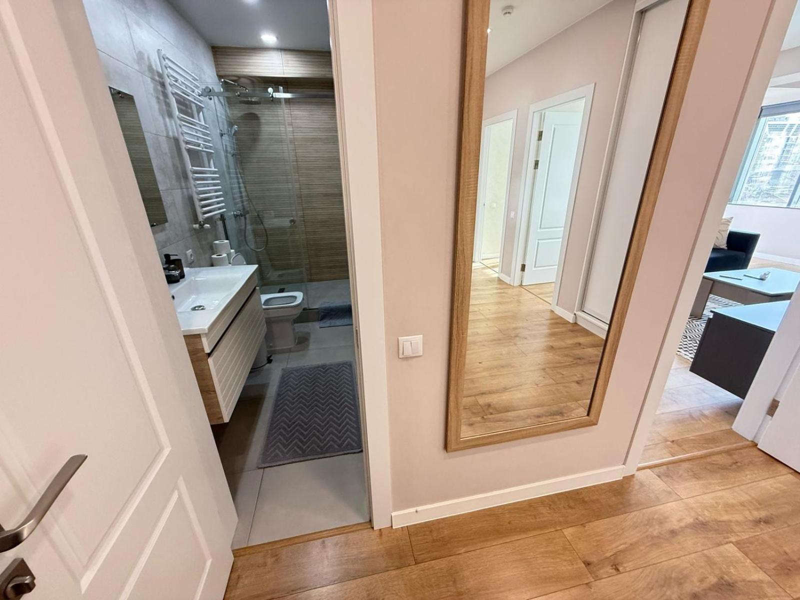 Rentnow Large And Cozy Apartment In The Center, Parking Chişinau Exteriör bild